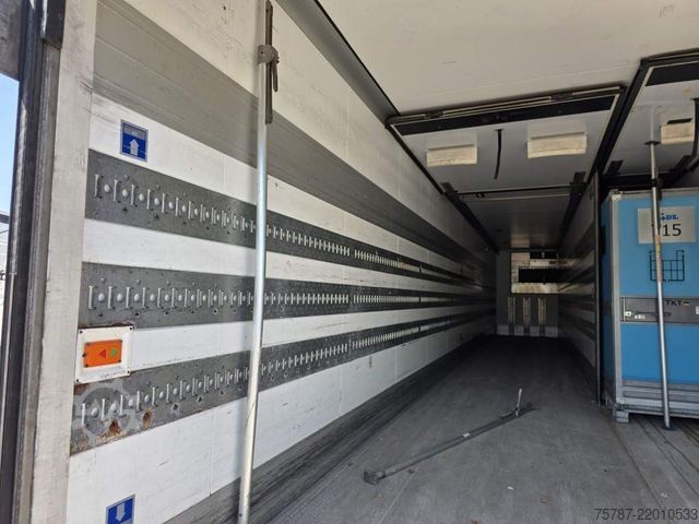 Reefer semitrailer SCHMITZ CARGOBULL Tiefkühler, 3 Kammern, Lenkachse, Carrier Vector