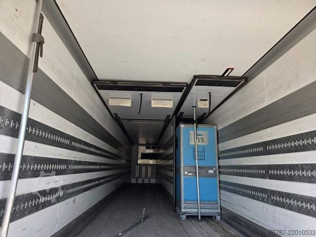 Reefer semitrailer SCHMITZ CARGOBULL Tiefkühler, 3 Kammern, Lenkachse, Carrier Vector
