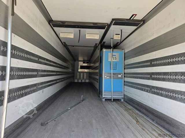 Reefer semitrailer SCHMITZ CARGOBULL Tiefkühler, 3 Kammern, Lenkachse, Carrier Vector