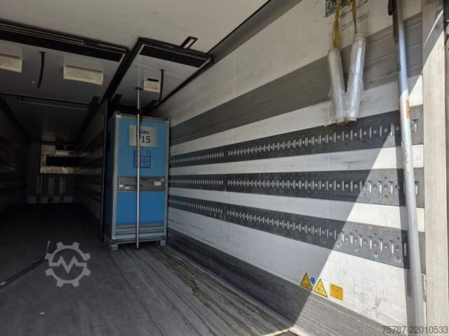 Reefer semitrailer SCHMITZ CARGOBULL Tiefkühler, 3 Kammern, Lenkachse, Carrier Vector