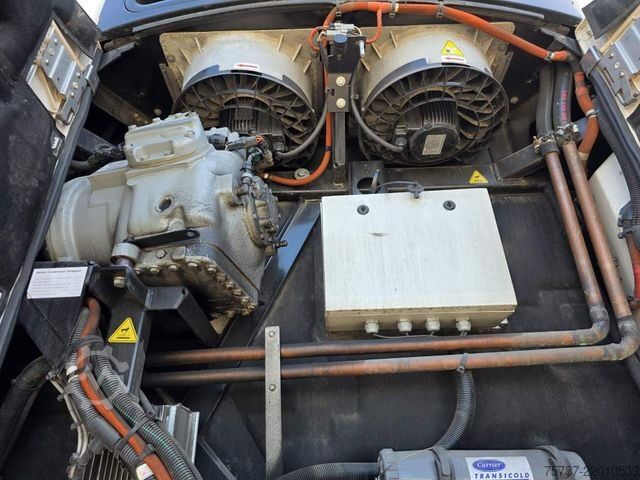 Reefer semitrailer SCHMITZ CARGOBULL Tiefkühler, 3 Kammern, Lenkachse, Carrier Vector