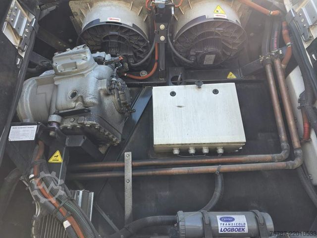 Reefer semitrailer SCHMITZ CARGOBULL Tiefkühler, 3 Kammern, Lenkachse, Carrier Vector