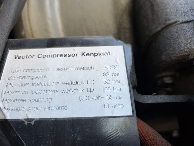Reefer semitrailer SCHMITZ CARGOBULL Tiefkühler, 3 Kammern, Lenkachse, Carrier Vector