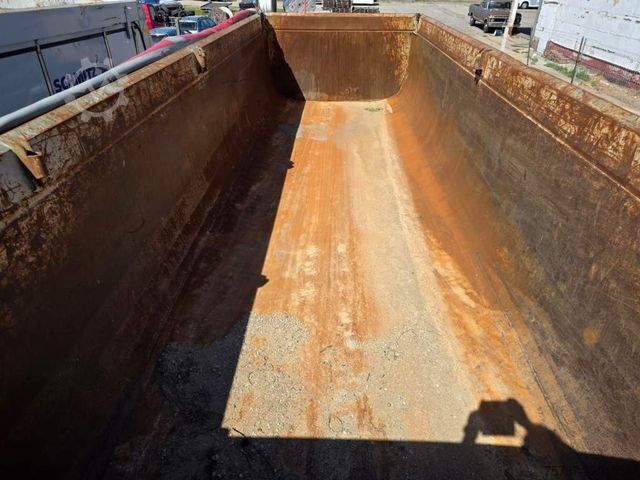 Tipper semitrailer SCHMITZ CARGOBULL ca. 26 cbm Hlabrund Hinterkipper, Lift