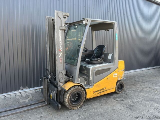 Electric 4-wheel forklift Jungheinrich EFGS30
