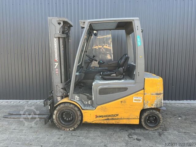 Electric 4-wheel forklift Jungheinrich EFGS30