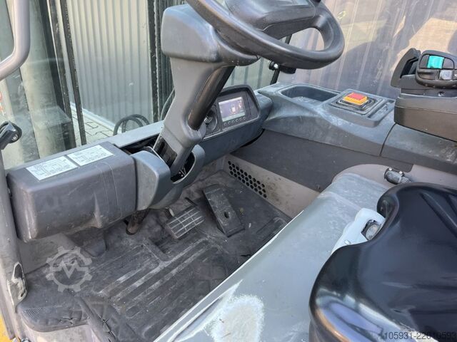 Electric 4-wheel forklift Jungheinrich EFGS30
