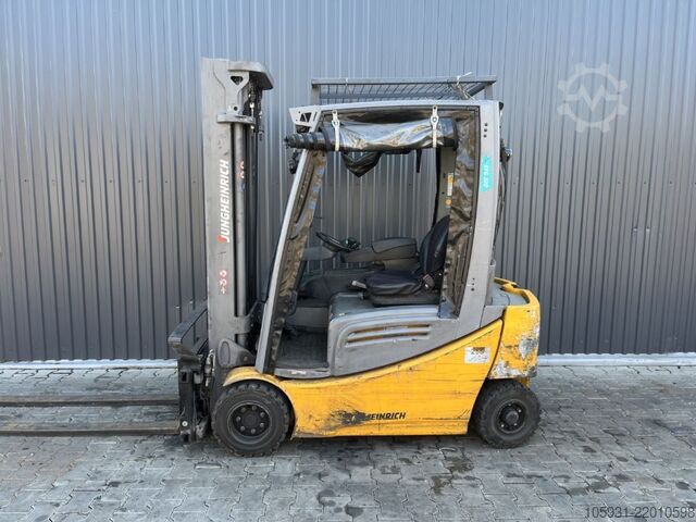 Electric 4-wheel forklift Jungheinrich EFG320