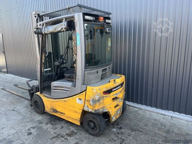 Electric 4-wheel forklift Jungheinrich EFG320