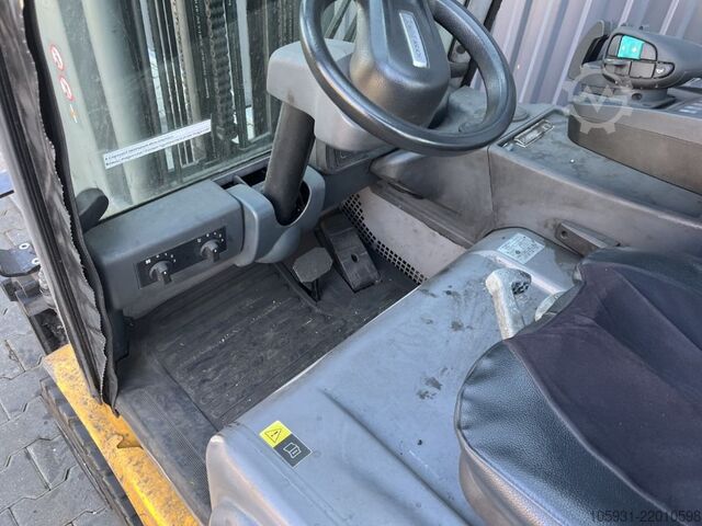 Electric 4-wheel forklift Jungheinrich EFG320