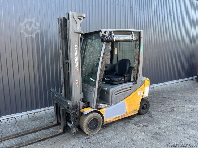 Electric 4-wheel forklift Jungheinrich EFG320