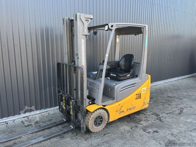 Electric 3-wheel forklift Jungheinrich EFG216