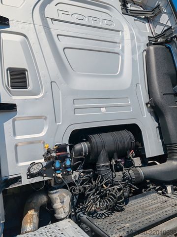 Volume tractor unit FORD F-MAX 500 LUXURY Mega