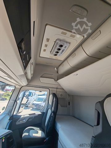Volume tractor unit FORD F-MAX 500 LUXURY Mega