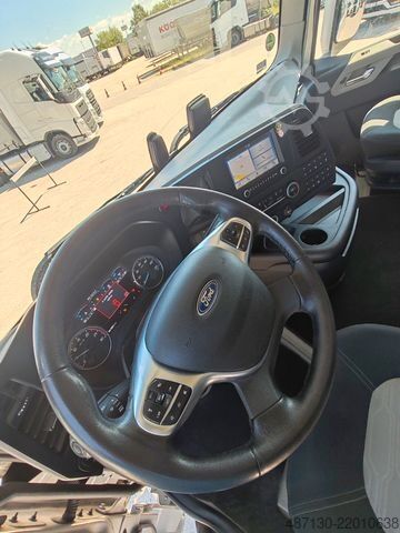 Volume tractor unit FORD F-MAX 500 LUXURY Mega