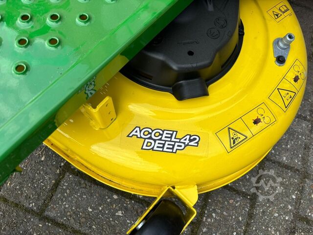 John Deere Z335E Nullwendekreismäher John Deere Z335E Nullwendekreismäher