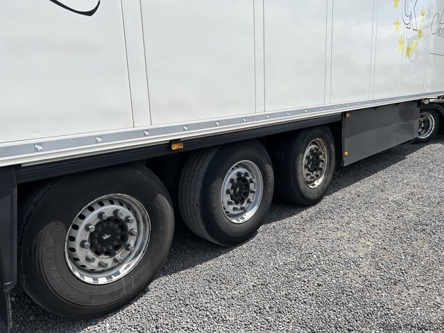Reefer semitrailer Schmitz Cargobull SKO 24 Doppelstock Trennwand Lüfter Executive