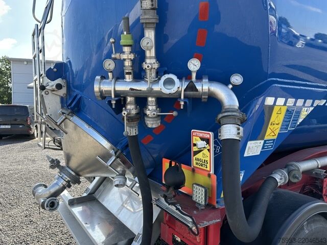 Silo semitrailer Feldbinder KIP 50.3 eigene Hydraulik