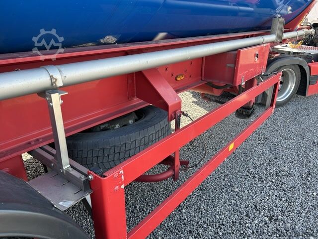 Silo semitrailer Feldbinder KIP 50.3 eigene Hydraulik