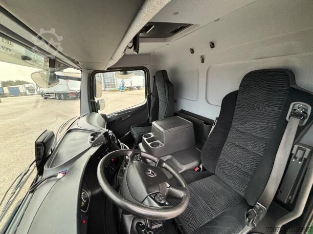 LKW mit Pritsche & Plane Atego 1523 L