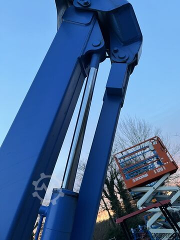 Very neat articulated boom lift on tracks Maeda HF070R-2 MAEDA HF070R-2