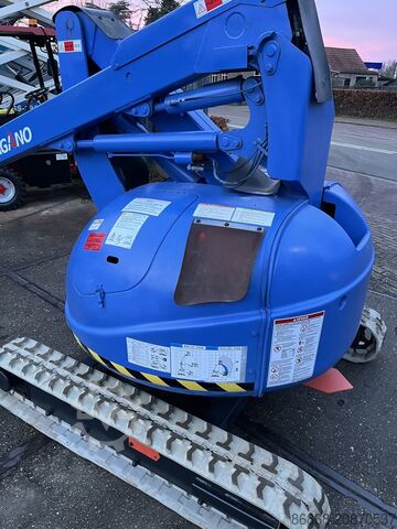 Very neat articulated boom lift on tracks Maeda HF070R-2 MAEDA HF070R-2