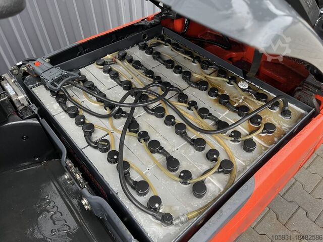 Electric 3-wheel forklift Linde E16-02