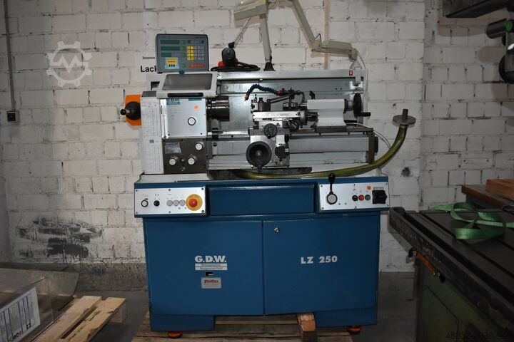 Leit-/Zugspindeldrehmaschine GDW LZ 250 Leit- und Zugspindeldrehmaschine
