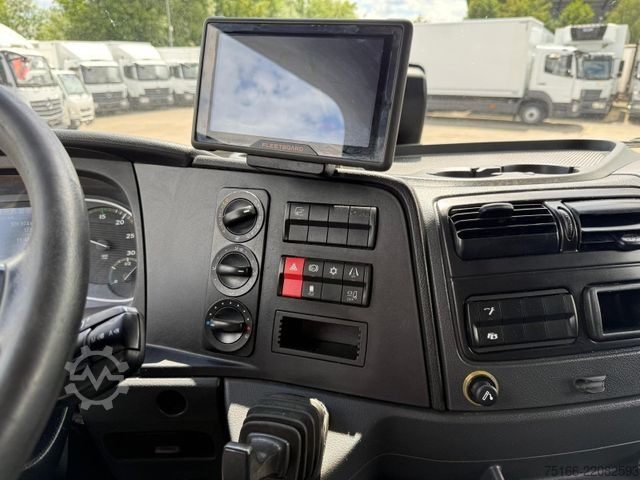 Box truck MERCEDES-BENZ ATEGO 1324 L Koffer 6,1 m LBW 1,5 T*Diff.-Sperre