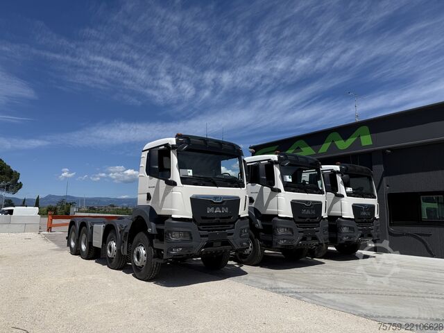 Roll-off tipper truck MAN MAN 41.520 TGS 40Ton 8x4 EU6 Chassis