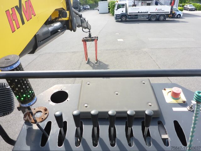 Truck with flatbed (open) DAF XF 530 FAN  Kran Hyva HC213 E3