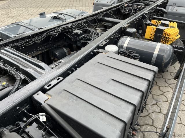 LKW mit Getränkeaufbau MAN TGX 26.500 6x2 Fahrgestell / Lenk-Liftachse /AHK