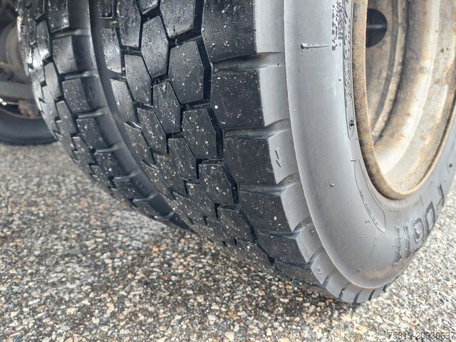 Transporter mit Pritsche & Plane IVECO 75E21 4x2 LBW Nutzlast 3t 18 Paletten