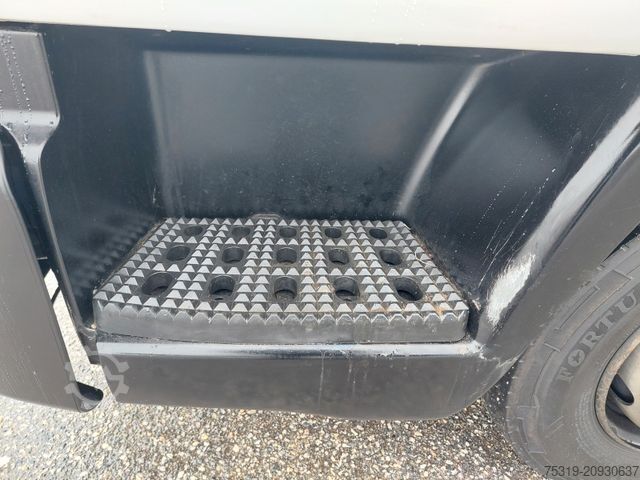 Curtain sider van IVECO 75E21 4x2 LBW Nutzlast 3t 18 Paletten