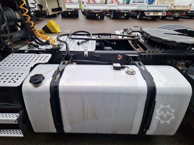 Standard tractor unit Renault Gamme T