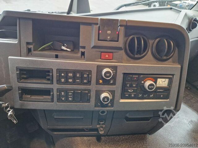 Standard tractor unit Renault Gamme T