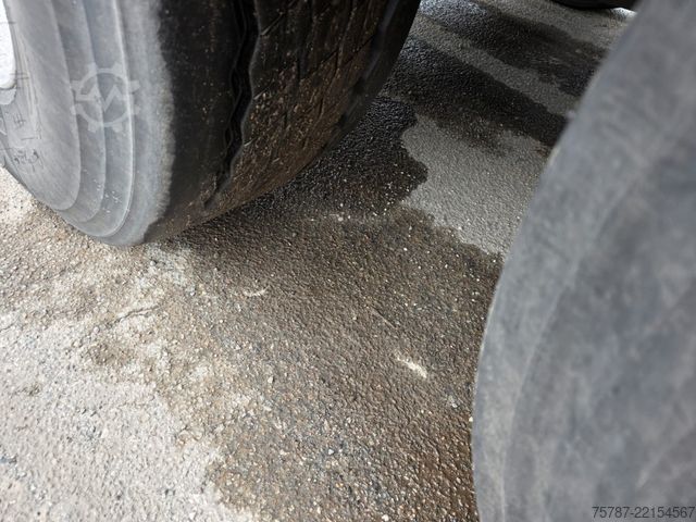 Tanker semitrailer FELDBINDER 26TL liegendes Euter, 2 x Befüllung, Schwallwand