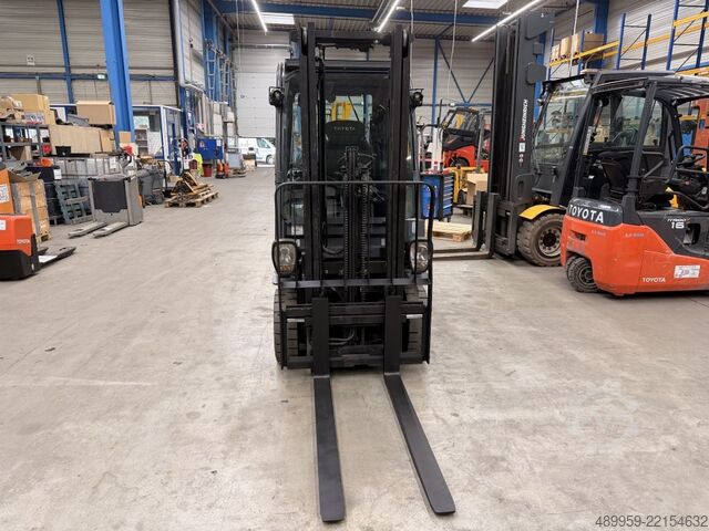 LPG Forklifts Toyota 02-8FGF15