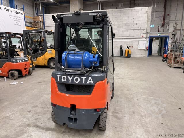 LPG Forklifts Toyota 02-8FGF15