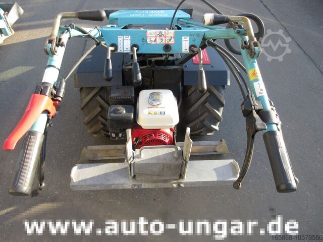 Strandreiniger Beachtech Sweepy walk-behind Beachcleaner Strandre