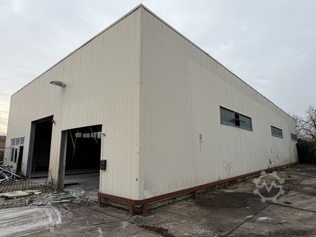 Hall construction HALLE  isoliert, sofort frei ca. B 18 x L 36 x H 7 m Sandwich 40 mm