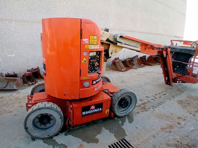 Articulated boom lift JLG E300AJ