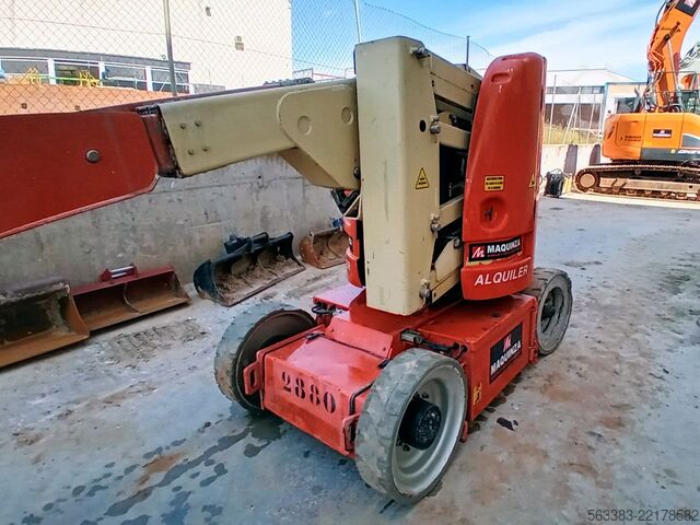 Articulated boom lift JLG E300AJ