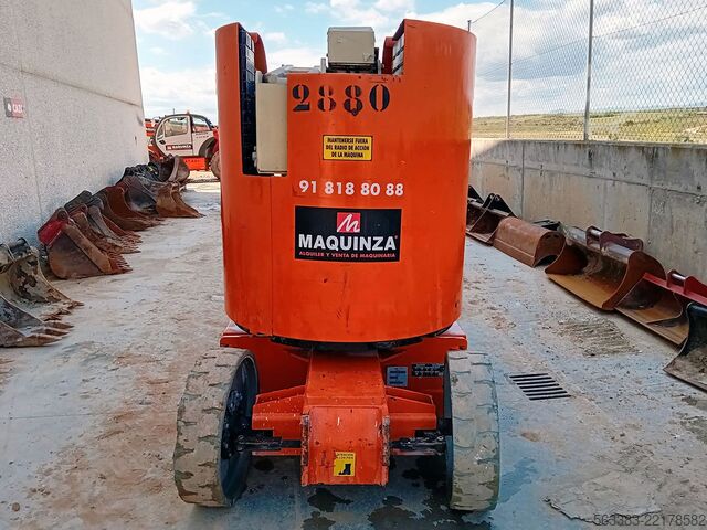 Articulated boom lift JLG E300AJ