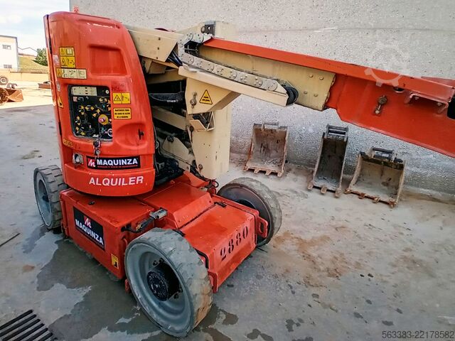 Articulated boom lift JLG E300AJ