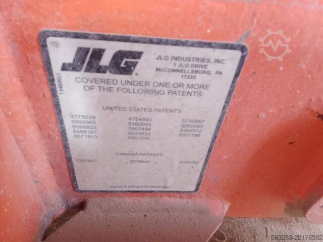 Articulated boom lift JLG E300AJ