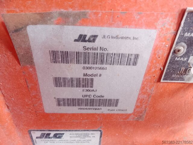 Articulated boom lift JLG E300AJ