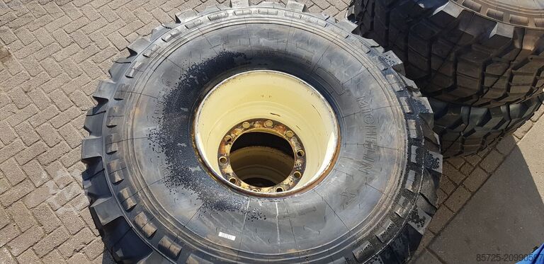 Wheel with tyre Michelin 24 20.5 xs