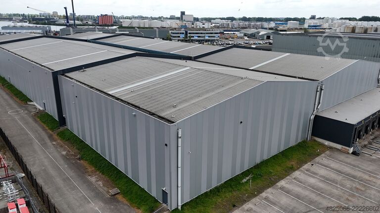 Stahlkonstruktion mit 9.800 m² Steelconstruction 9.800m² 
