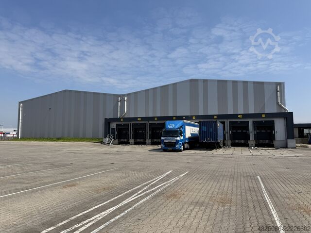 Stahlkonstruktion mit 9.800 m² Steelconstruction 9.800m² 